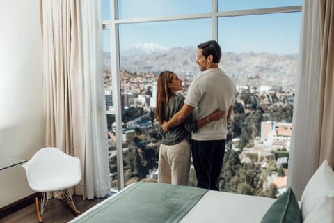 Premium Room, 1 King Bed, Mountain View | Premium bedding, pillowtop beds, minibar, in-room safe