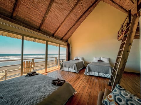 Deluxe Room, Sea View | Blackout drapes, WiFi (free), bed sheets