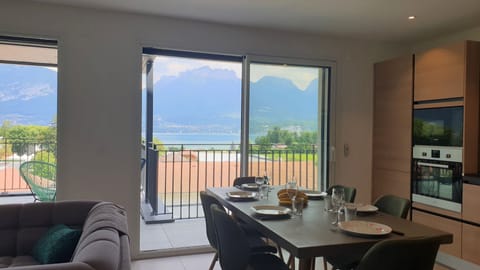 Exclusive Apartment, Ensuite, Lake View (4 Etoiles) | Restaurant