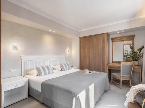 Premium Apartment, Private Pool | Egyptian cotton sheets, premium bedding, down comforters, pillowtop beds