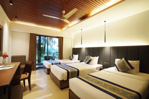 Premium Double or Twin Room | Egyptian cotton sheets, premium bedding, memory foam beds, desk