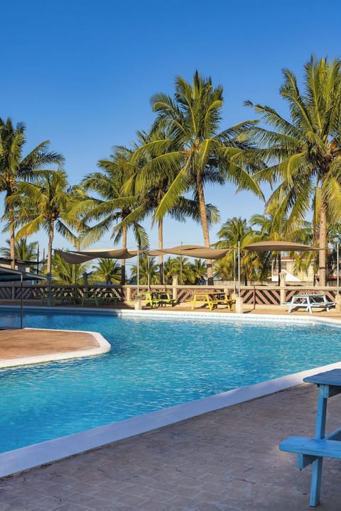 2 outdoor pools, sun loungers
