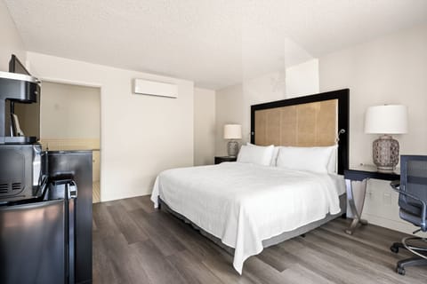 Single Room, 1 King Bed, Roll-In Shower | Desk, laptop workspace, blackout drapes, iron/ironing board