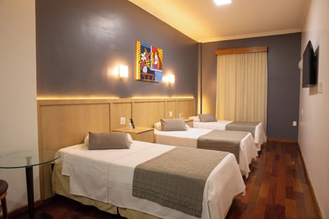 Suíte Família | Minibar, desk, laptop workspace, soundproofing