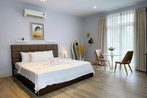 Suite | Minibar, desk, laptop workspace, free WiFi