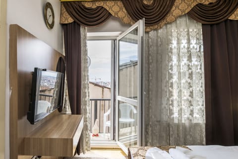 Deluxe Double or Twin Room | Balcony view