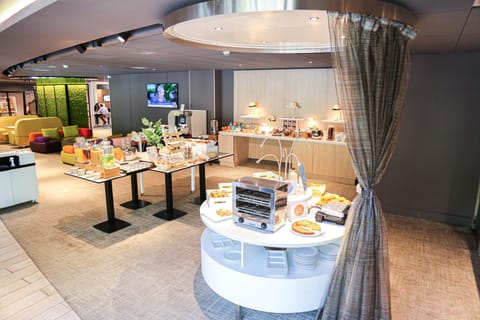 Daily buffet breakfast for a fee