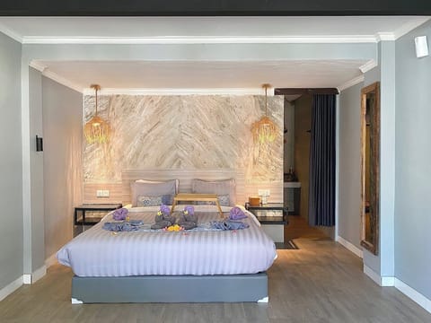 Double Room, 1 Queen Bed, Pool View | Laptop workspace, blackout drapes, free WiFi, bed sheets