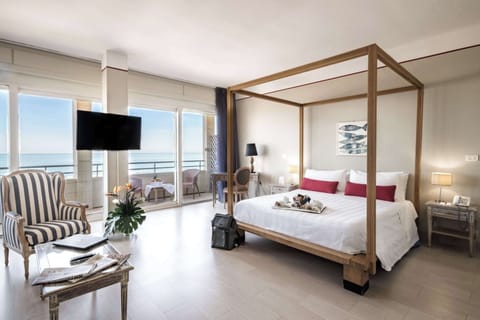 Junior Suite, Balcony, Sea View | Frette Italian sheets, premium bedding, down comforters, pillowtop beds