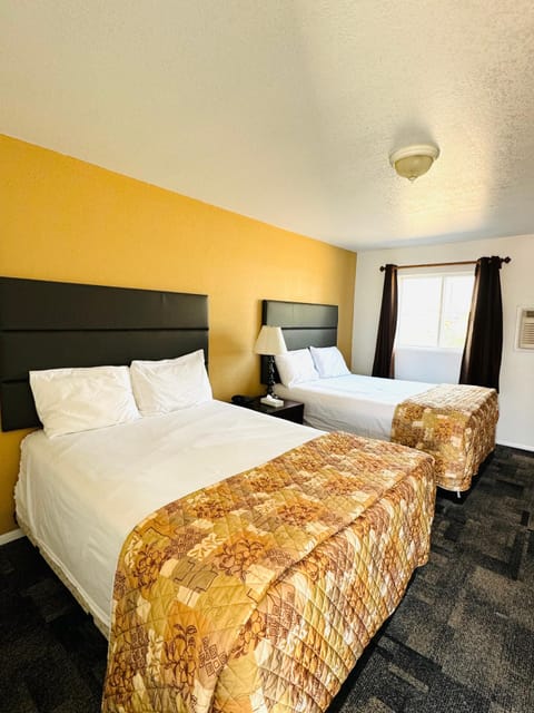 Laptop workspace, blackout drapes, iron/ironing board, free WiFi