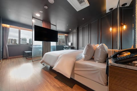 Premium Double Room | Down comforters, free minibar, individually furnished, desk