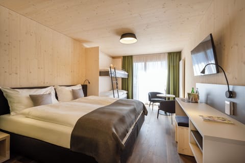 Friends & Family | In-room safe, laptop workspace, blackout drapes, free cribs/infant beds