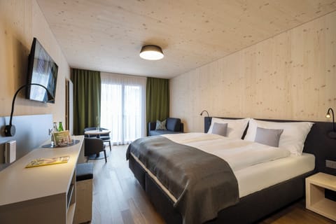 In-room safe, laptop workspace, blackout drapes, free cribs/infant beds