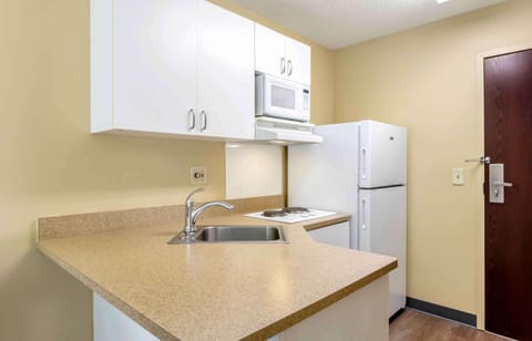 Studio, 2 Double Beds, Non Smoking | Private kitchen | Full-size fridge, microwave, stovetop, coffee/tea maker