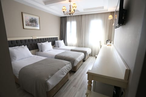 Standart Uc Kisilik Oda , Sehir Manzarali | Premium bedding, free minibar, in-room safe, individually decorated