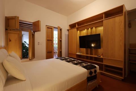 Basic Room | Premium bedding, down comforters, in-room safe, individually decorated