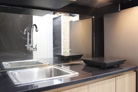 Room | Private kitchenette | Fridge, stovetop, cookware/dishes/utensils