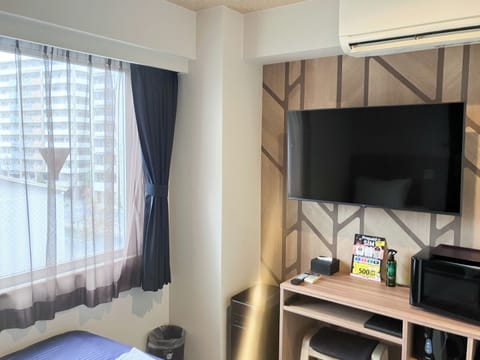 Desk, WiFi (free), individually decorated, bed sheets