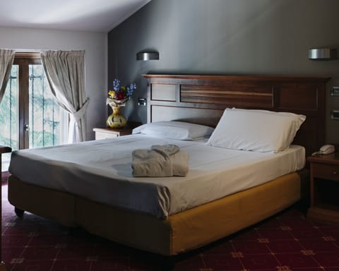 Standard Double or Twin Room | Minibar, free WiFi, bed sheets, wheelchair access