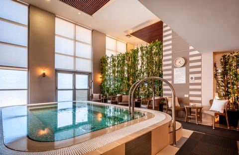 Sauna, steam room, body treatments, aromatherapy, hot stone massages