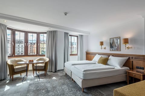 Double Room river view LARGE | Hypo-allergenic bedding, in-room safe, individually furnished, desk