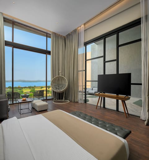 Junior Suite Room | Premium bedding, down comforters, memory foam beds, minibar