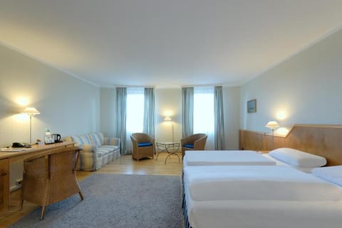 Premium bedding, in-room safe, individually decorated