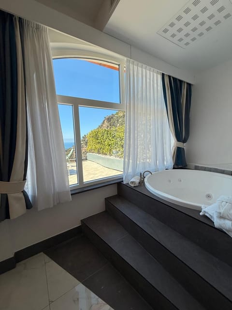 Junior Room | Living area | 26-inch LED TV with satellite channels, TV