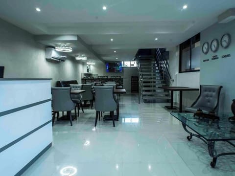 Room, 1 Bedroom, Smoking, City View | Dining