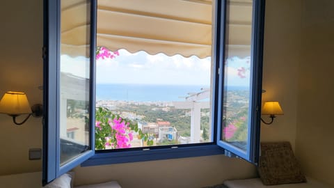 Room, 1 Bedroom, Balcony, Garden View | 1 bedroom