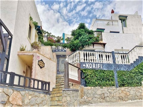 Room, 2 Bedrooms, Smoking, Balcony | Property entrance