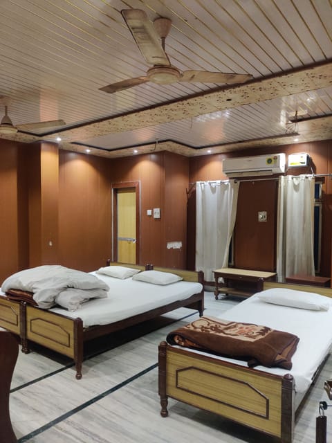 Deluxe Triple Room | In-room safe, laptop workspace, free WiFi