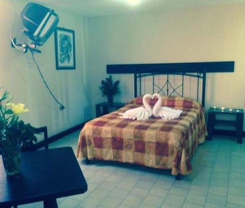 Room | Desk, free WiFi, bed sheets