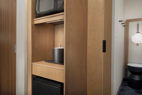 Hypo-allergenic bedding, pillowtop beds, in-room safe, desk