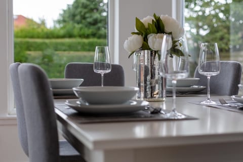 Classic House, 3 Bedrooms, Non Smoking | Private kitchen | Fridge, microwave, oven, stovetop