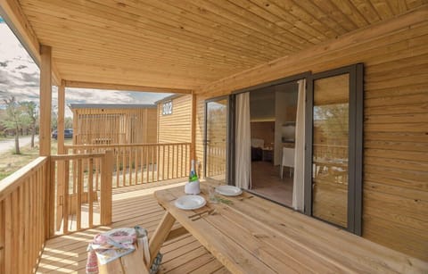 Superior Cabin | Terrace/patio
