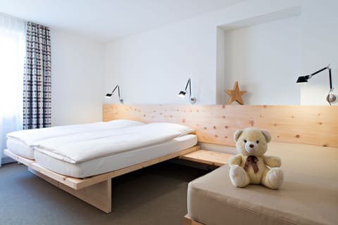 Comfort plus | Premium bedding, down comforters, in-room safe, desk