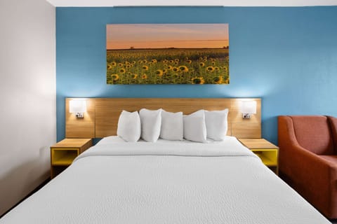 Desk, laptop workspace, iron/ironing board, free WiFi