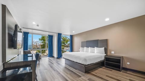 Blackout drapes, soundproofing, iron/ironing board, free WiFi