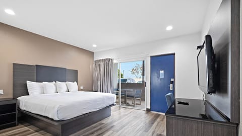 Blackout drapes, soundproofing, iron/ironing board, free WiFi