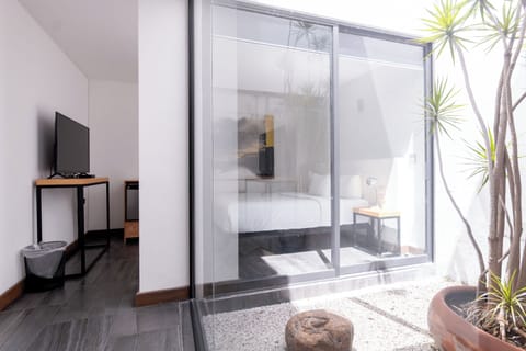 Standard Suite | Soundproofing, bed sheets