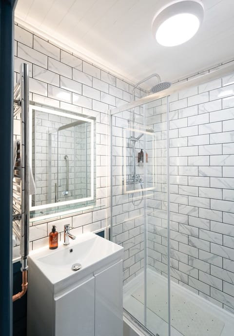 Double Room, Ensuite (with Shower) | Bathroom