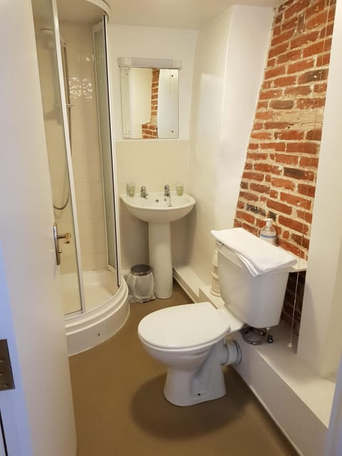 Twin Room, Ensuite | Bathroom