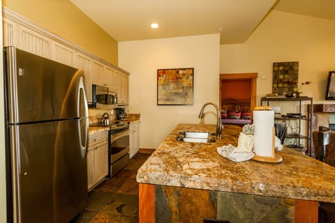 Condo, 3 Bedrooms | Private kitchen | Oven, toaster, cookware/dishes/utensils