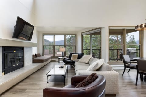 Condo, 3 Bedrooms | Living area