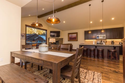 Townhome, 4 Bedrooms | Private kitchen | Microwave, oven, stovetop, dishwasher