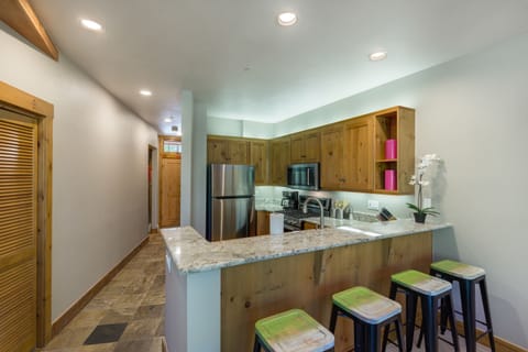Townhome, 3 Bedrooms | Private kitchen | Oven, cookware/dishes/utensils