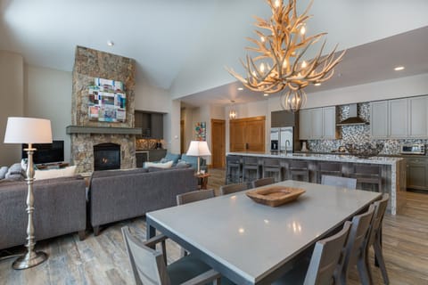 Condo, 4 Bedrooms | Dining