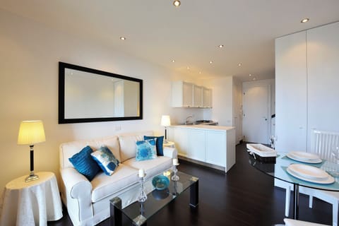 Flat-screen TV, heated floors