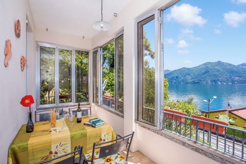 Family Apartment, Multiple Bedrooms, Lakeside (Nobiallo Fronte Lago) | Dining